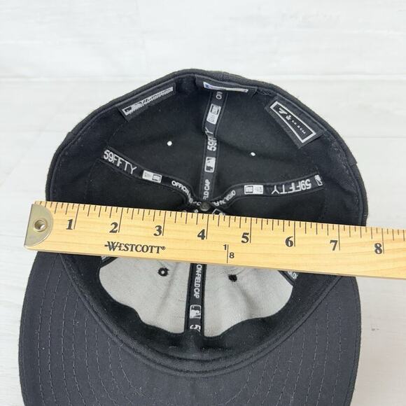 Chicago White Sox Hat Cap Fitted Mens 7 1/8 Black MLB Baseball New Era On Field - Picture 10 of 11